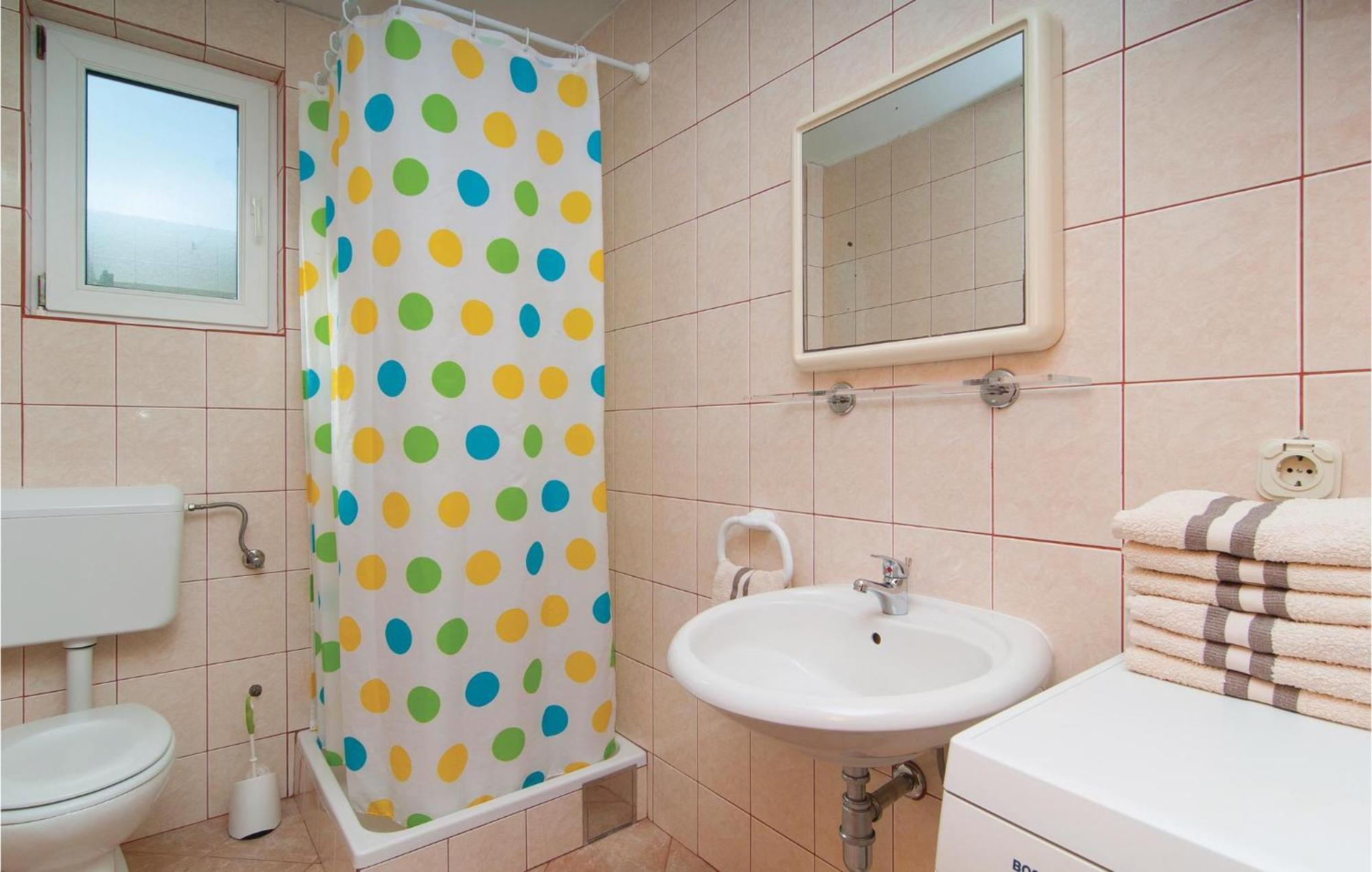 2 Bedroom Awesome Apartment In Drvenik Veliki Esterno foto