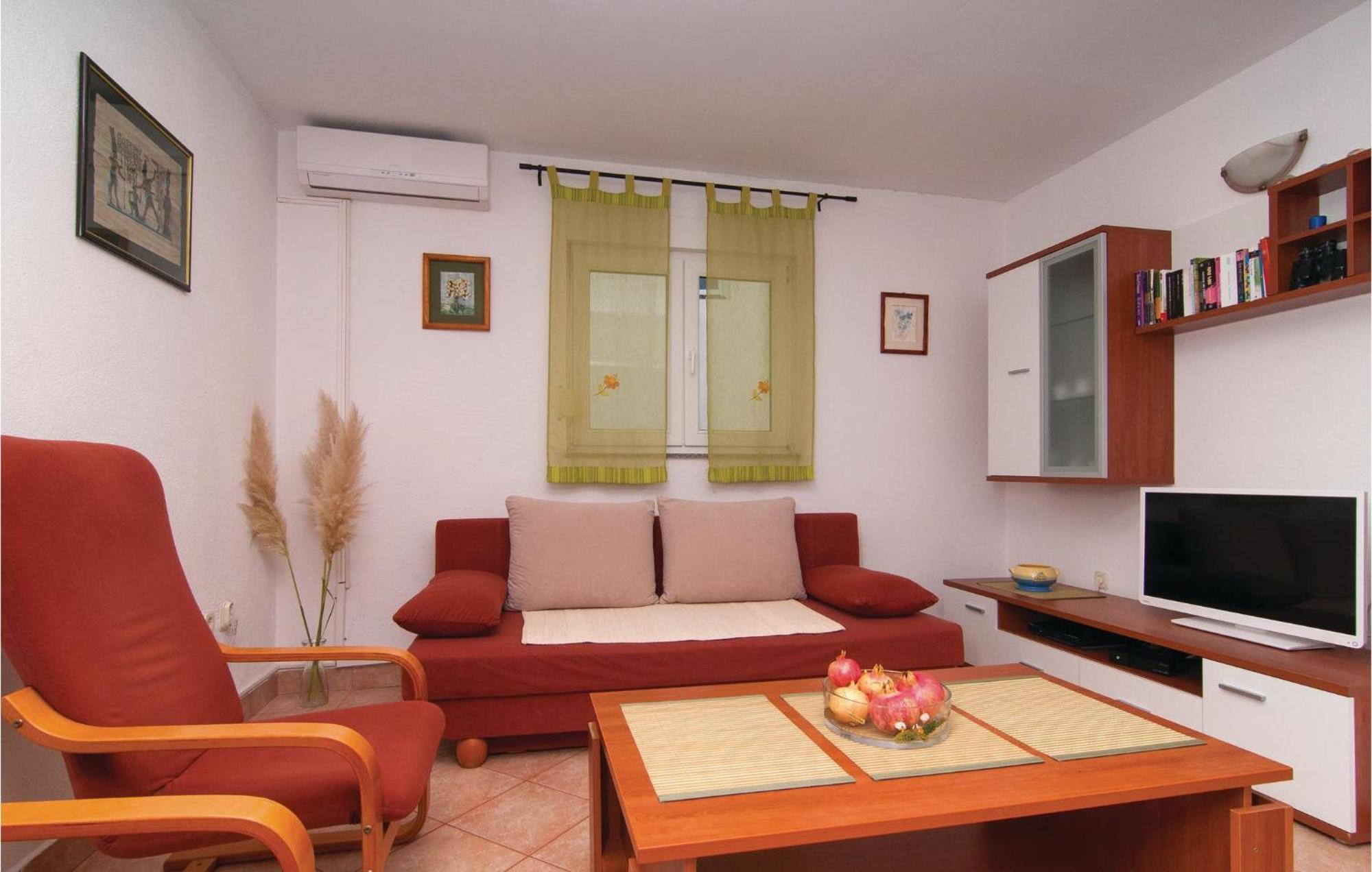 2 Bedroom Awesome Apartment In Drvenik Veliki Esterno foto
