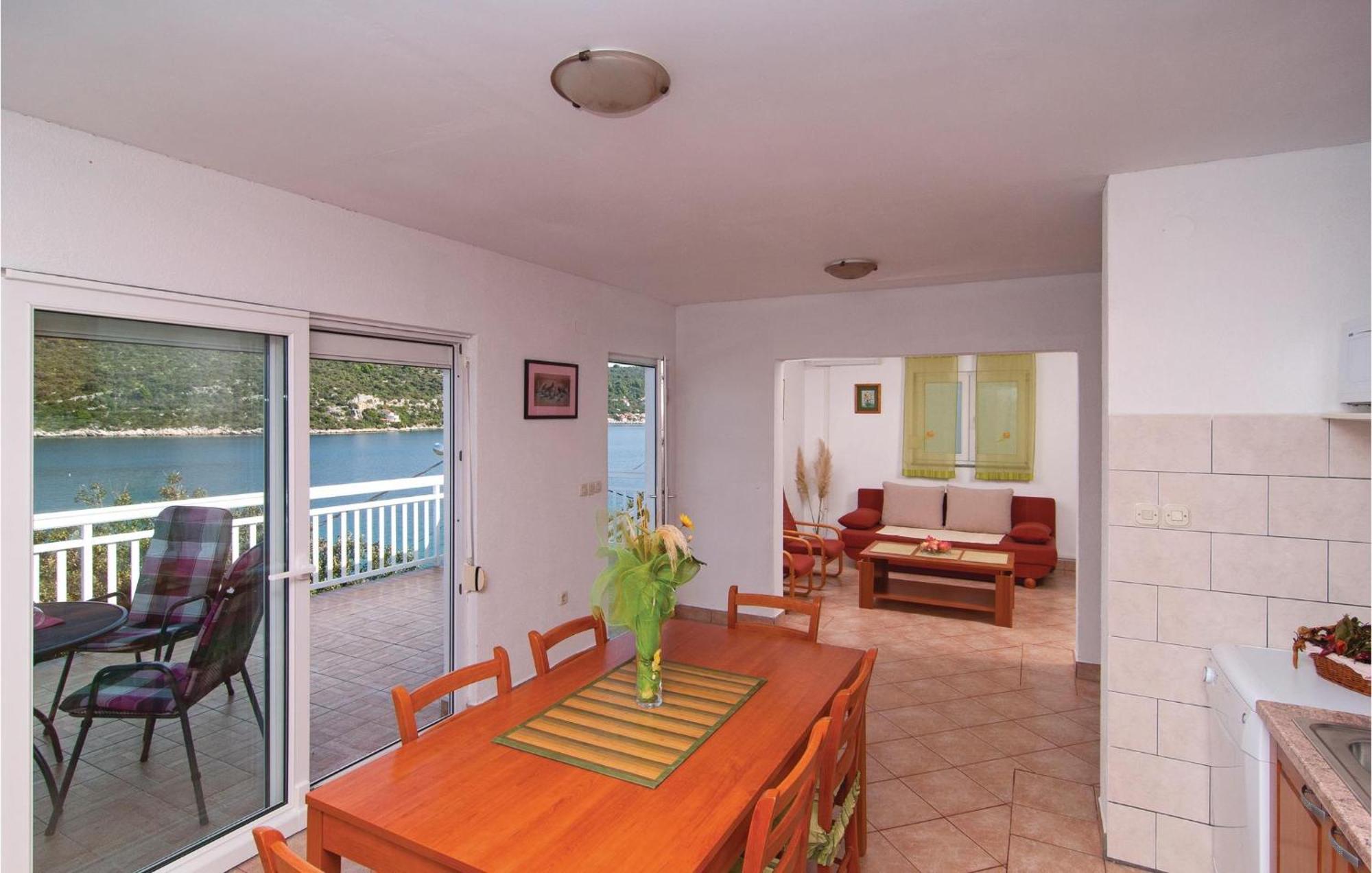 2 Bedroom Awesome Apartment In Drvenik Veliki Esterno foto